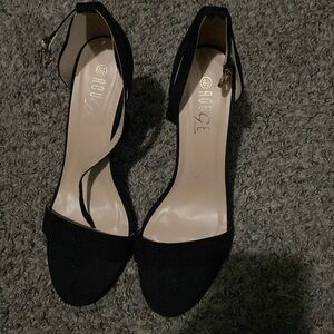 I’m selling black rouge helium heels size 8.5